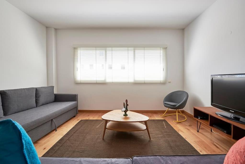 Modern In Parque Nacoes Appartement *