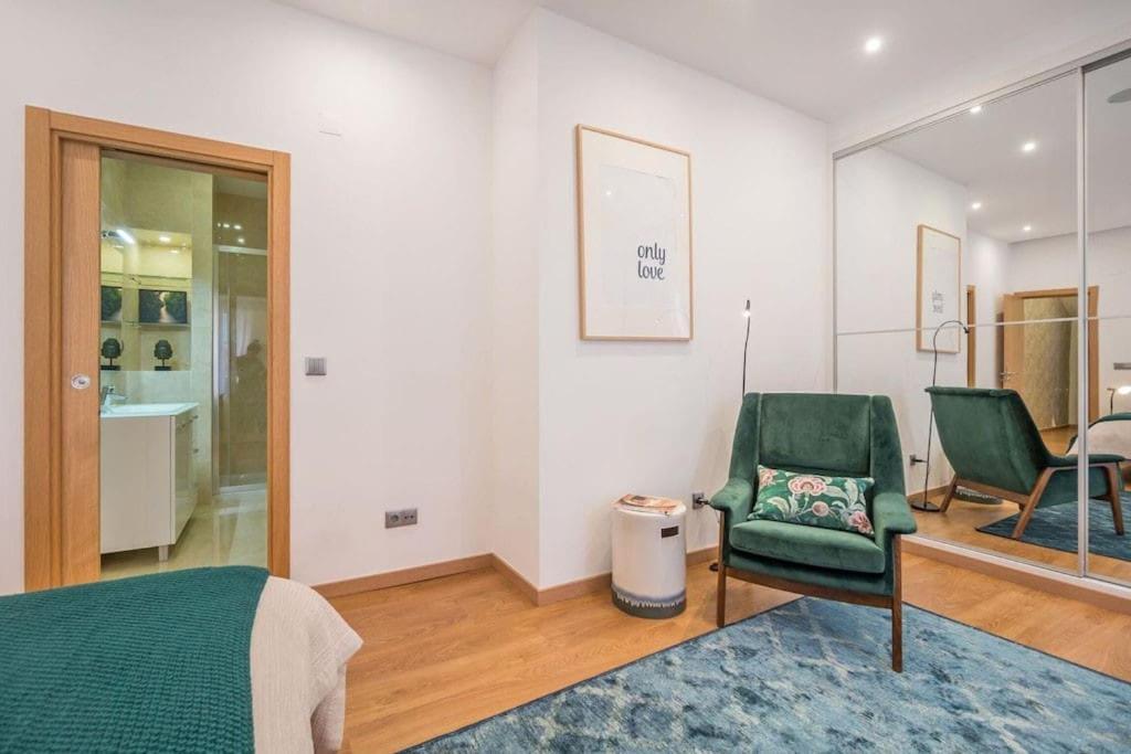 Lapa Flat W/ Patio * Lisbon