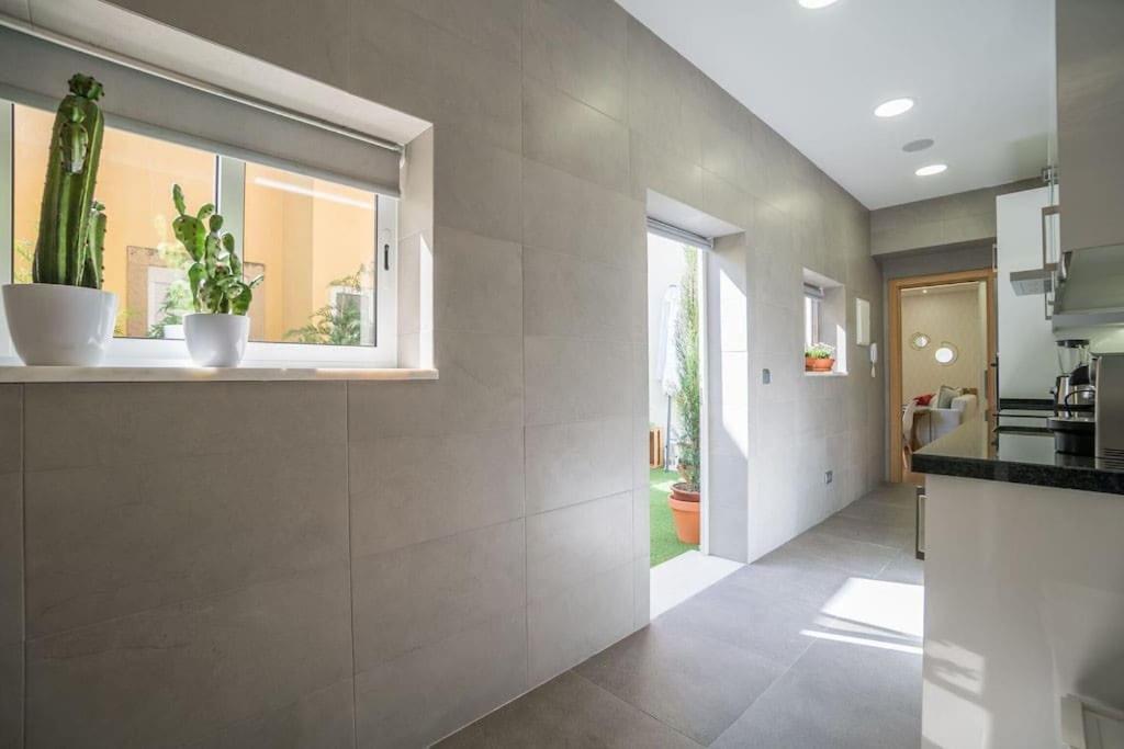 Lapa Flat W/ Patio * Lisbon