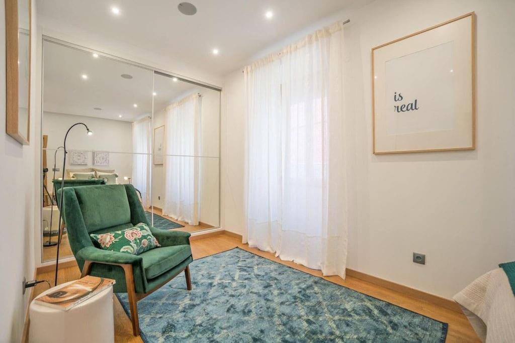 Lapa Flat W/ Patio * Lisbon