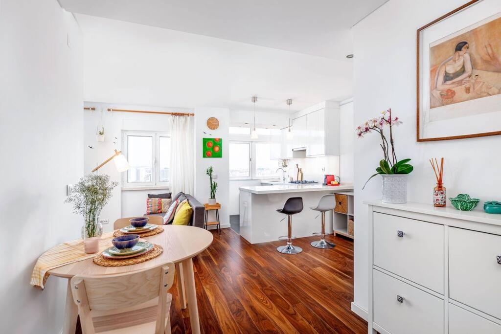 Cozy Bright Space With Landscape And Air Conditioner Apartment Lissabon
