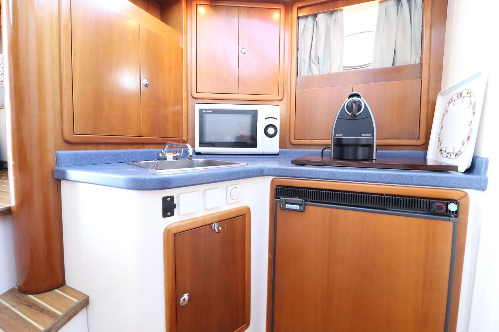 Botel Private Yacht, We Our Guests