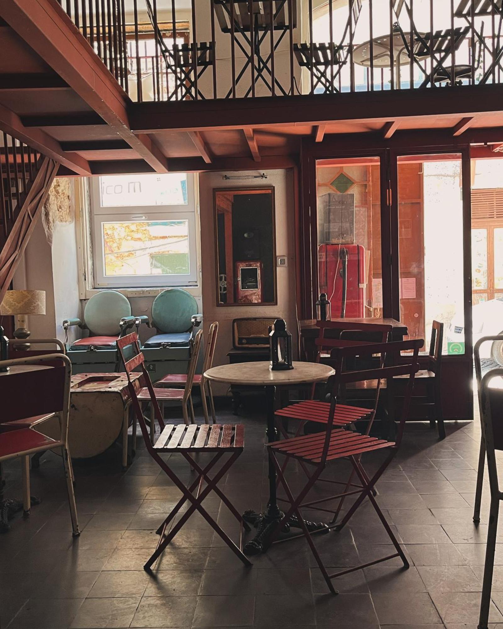 Alface Hall & Bar Hostel