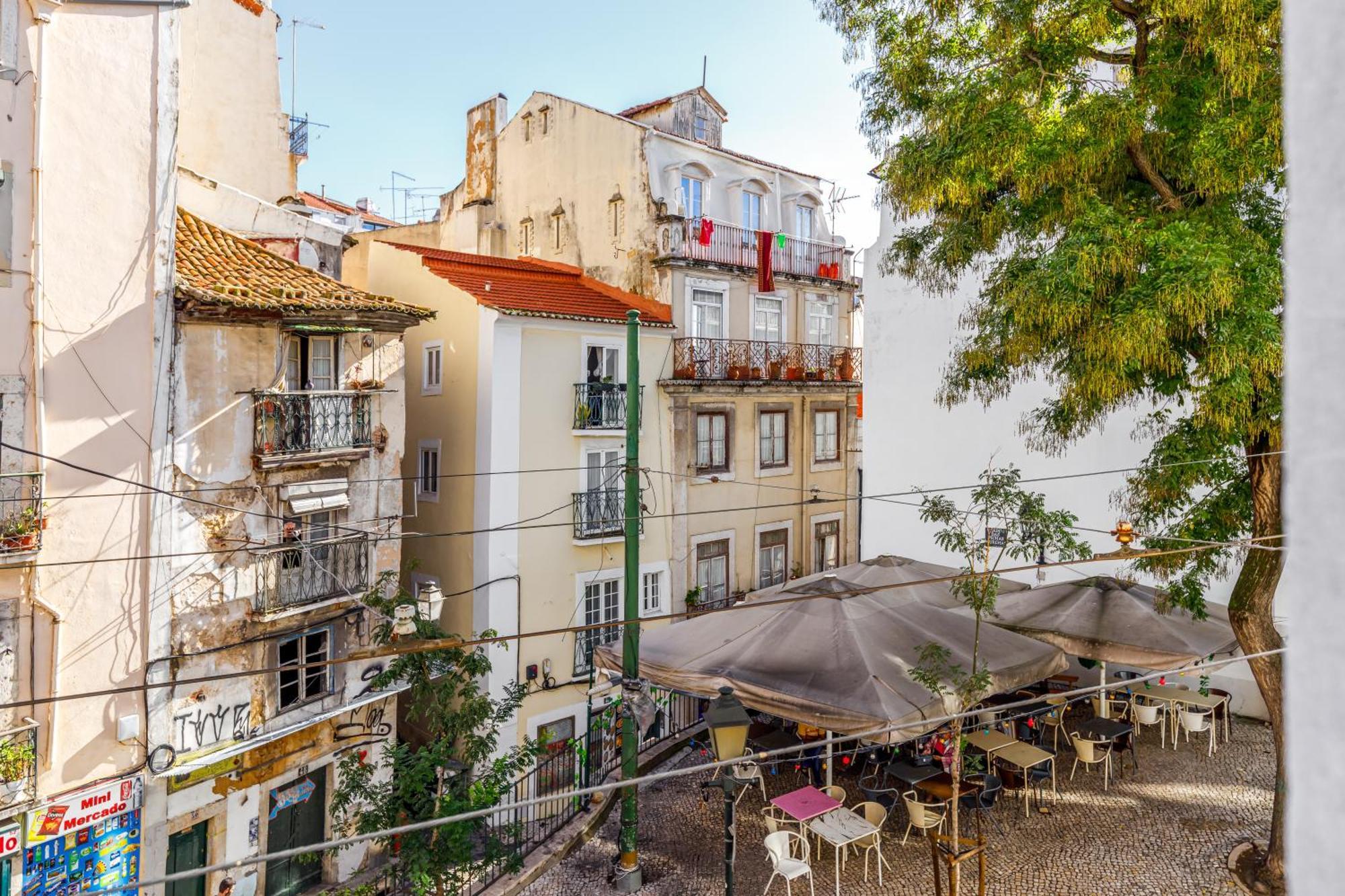 Typical Alfama-center