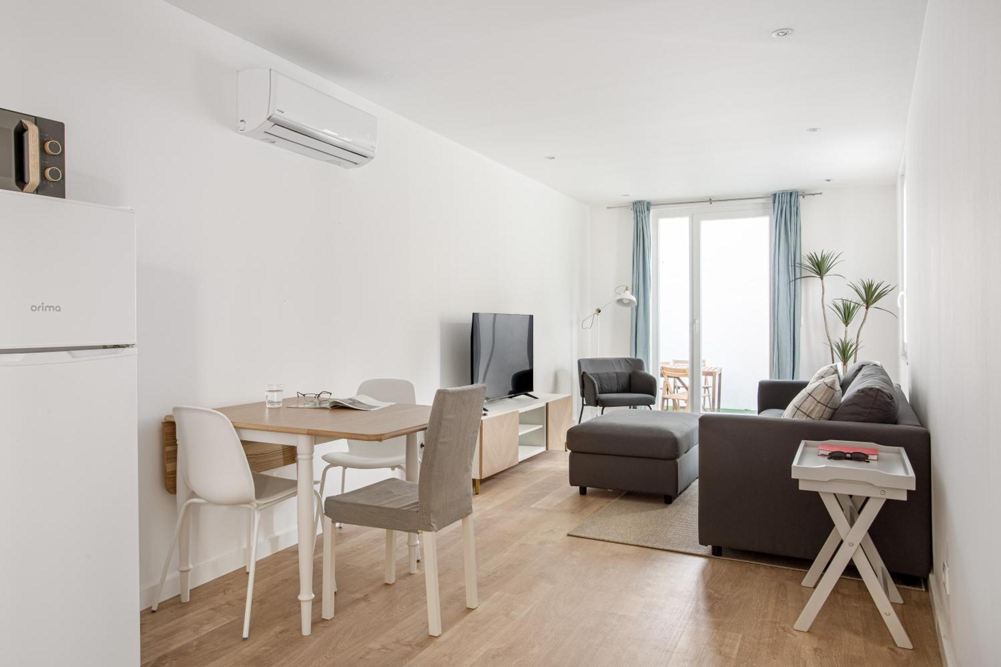 Appartement Joivy Minimalistic W Patio In Principe Real