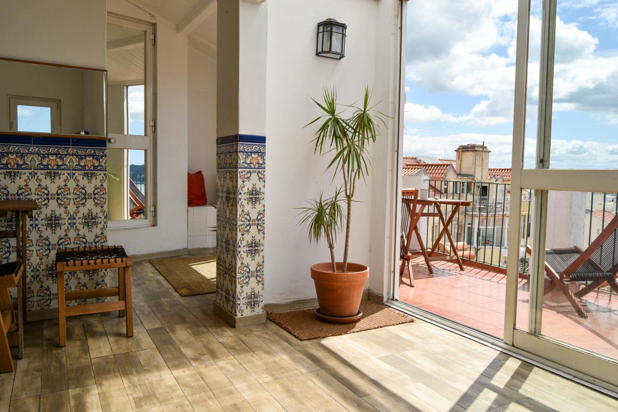 Olympo Shared Flat With Amazing River View *