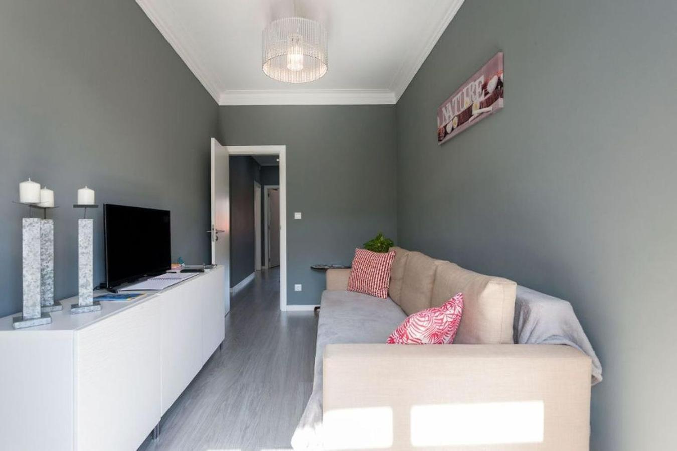 Be Local - With 2 Bedrooms In Moscavide - Lissabon