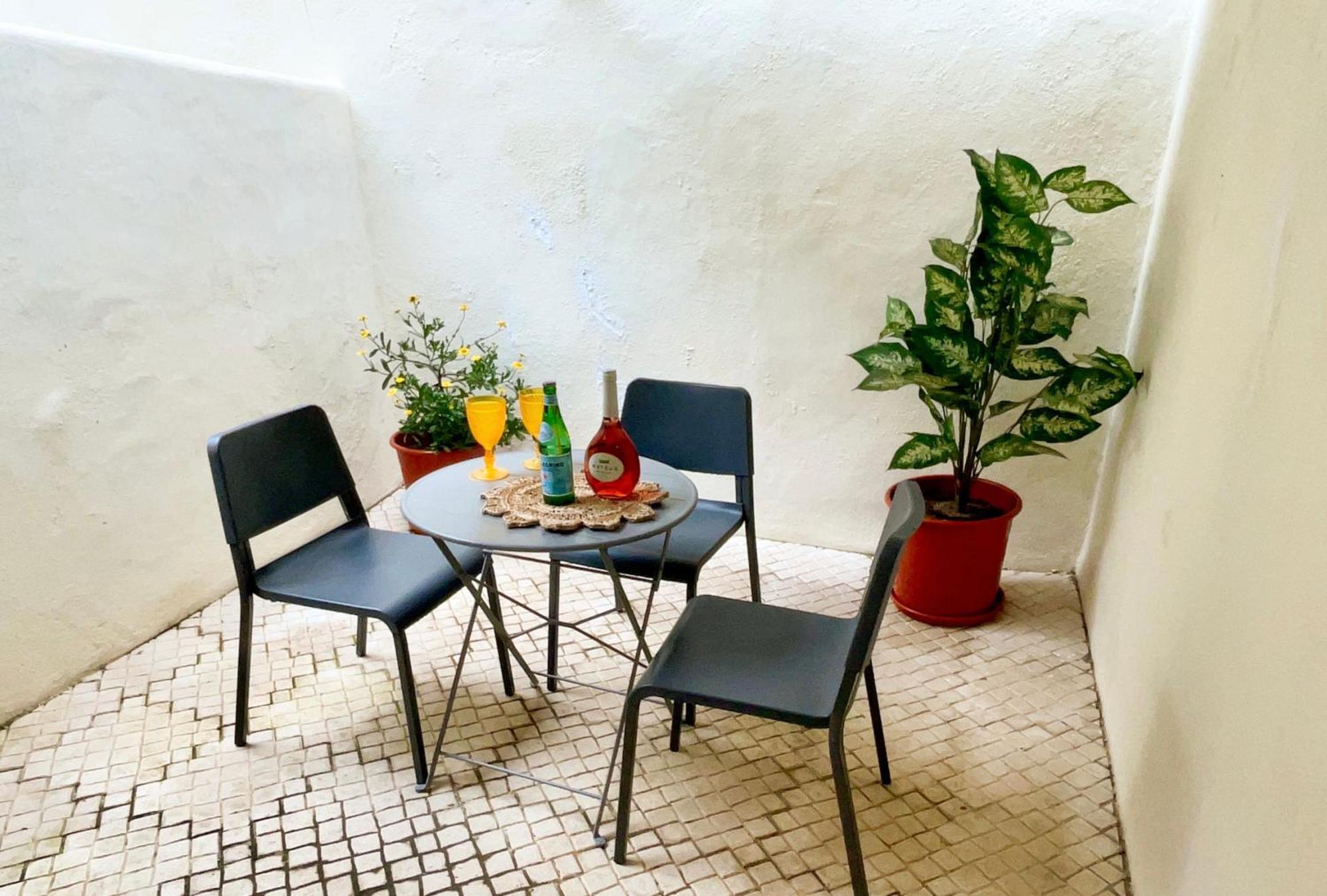 Charming Santos W/ Patio * Lissabon