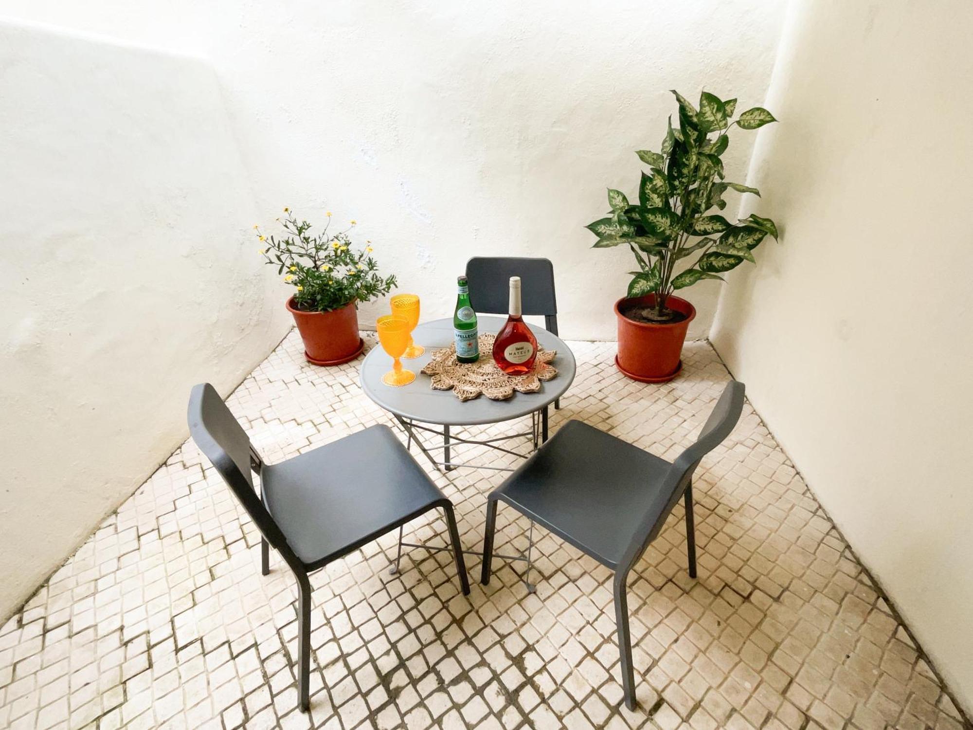 Apartment Charming Santos W/ Patio
