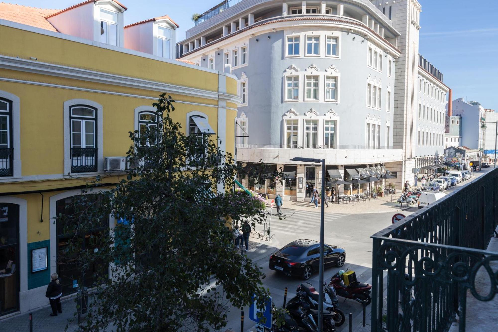 Flh Cais Sodre Chic Urban Flat With Balcony Lisboa