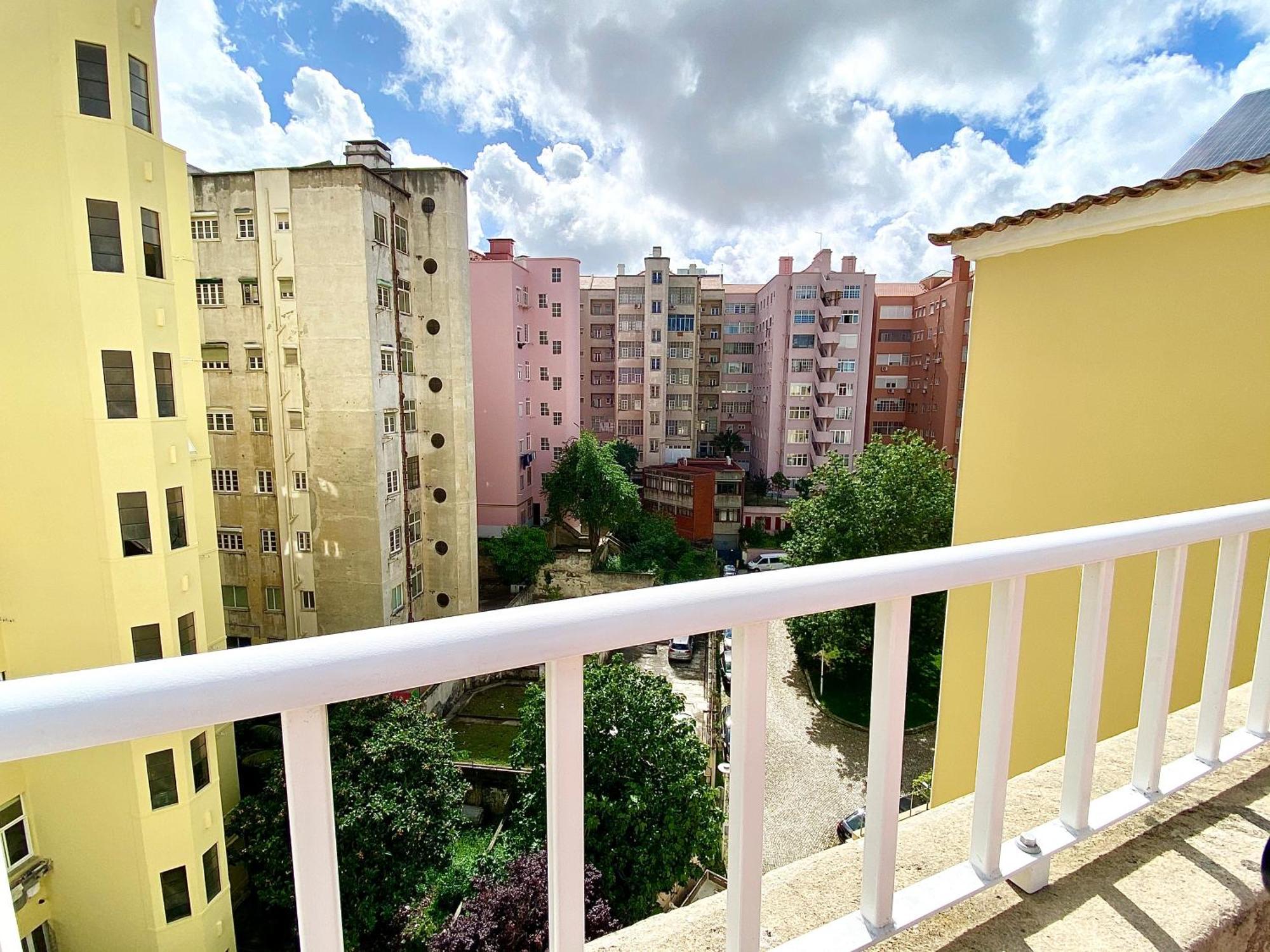 Apartment Home Out Rooms & Apartments