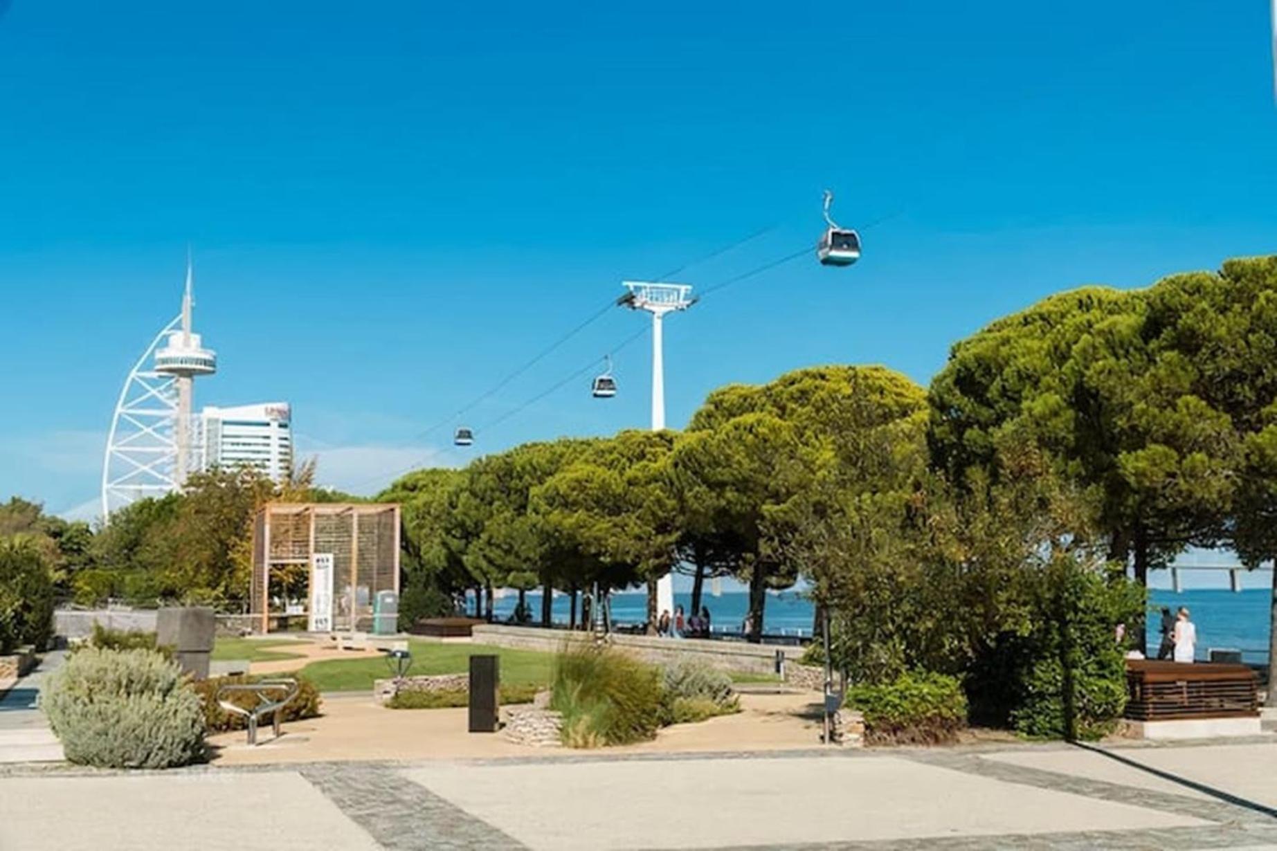 Modern & Spacious With River View Lissabon