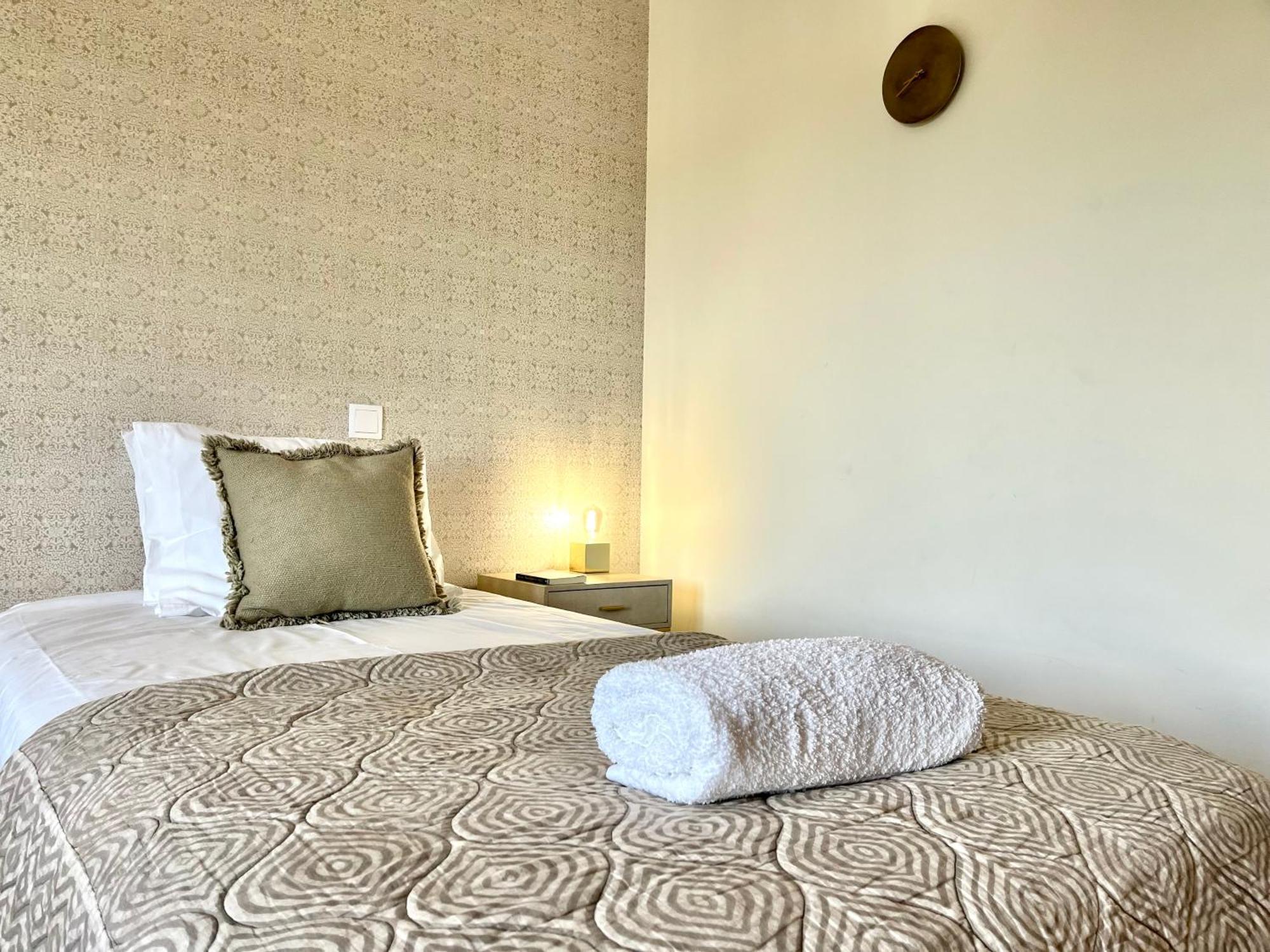 Modern & Spacious With River View Lissabon