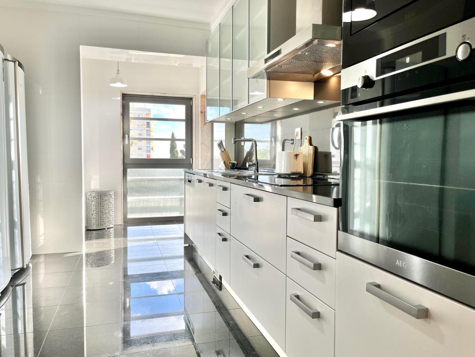Modern & Spacious With River View Lissabon