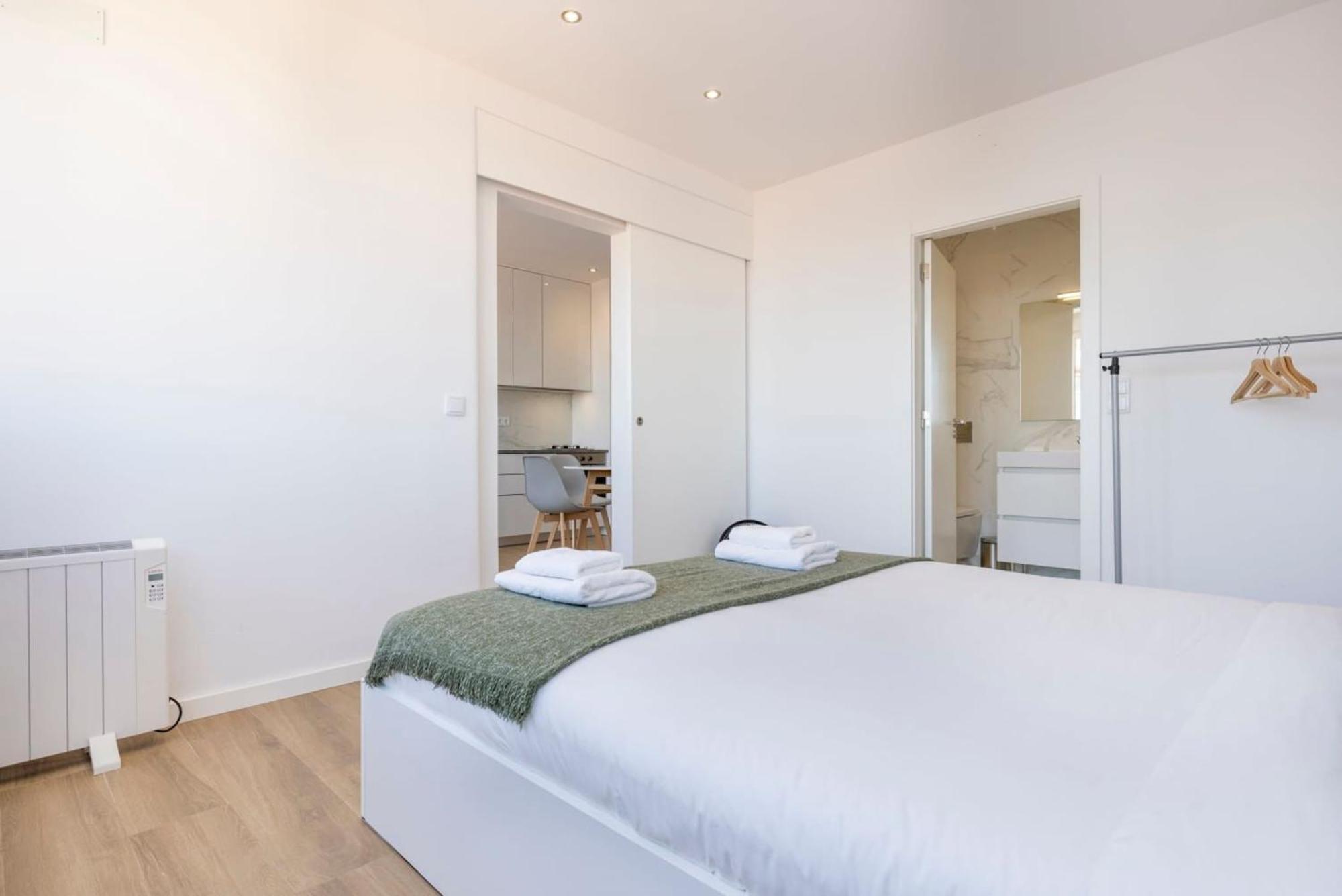 112 Apartment *