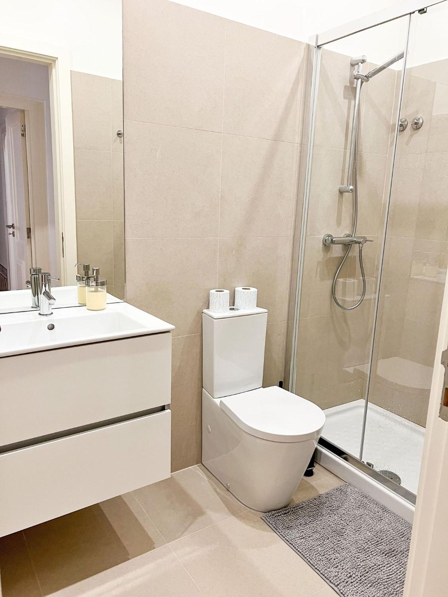 Cozy With Privative Bathroom On Rua Augusta Lisboa