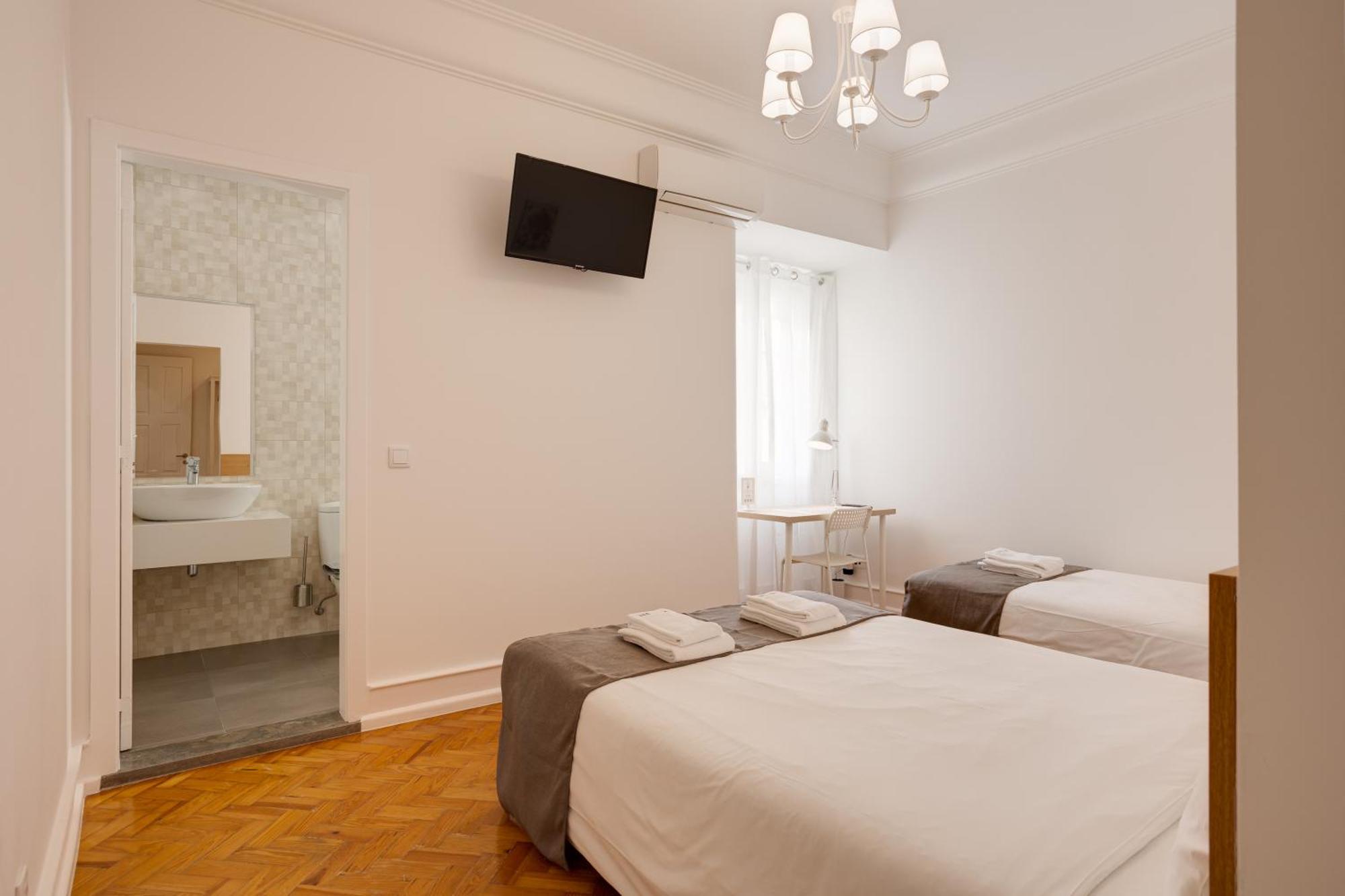 Apartment Home Out Rooms & Apartments *