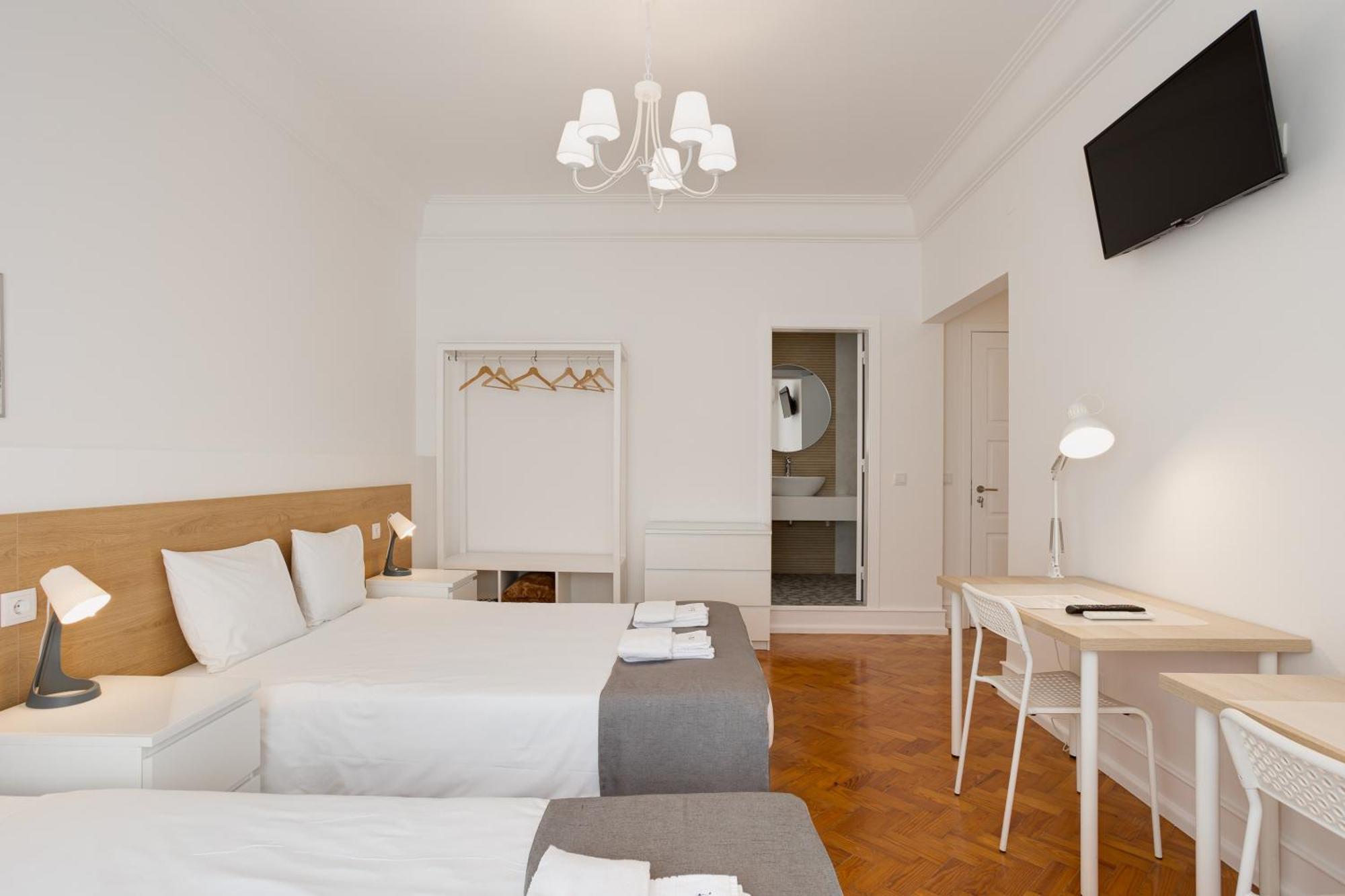 Home Out Rooms & Apartments *