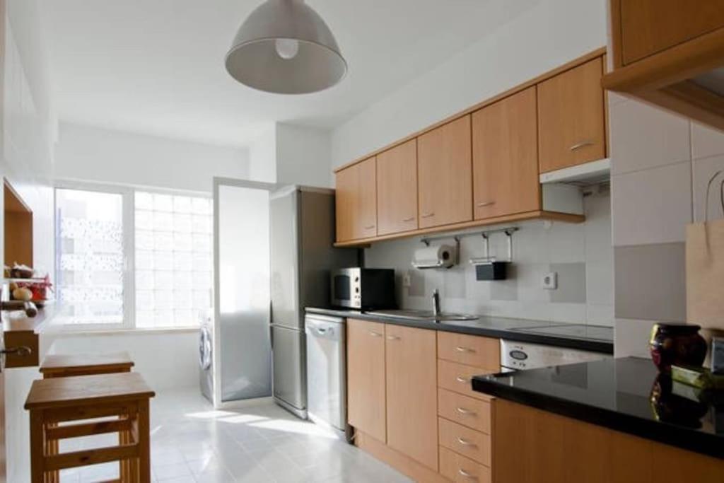 New Office - Free Wifi & Parking - Self Check-in - Daikin Airco Appartement Lisboa