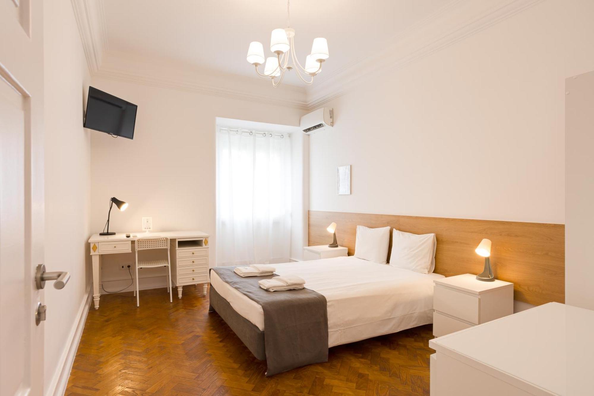 Apartment Home Out Rooms & Apartments