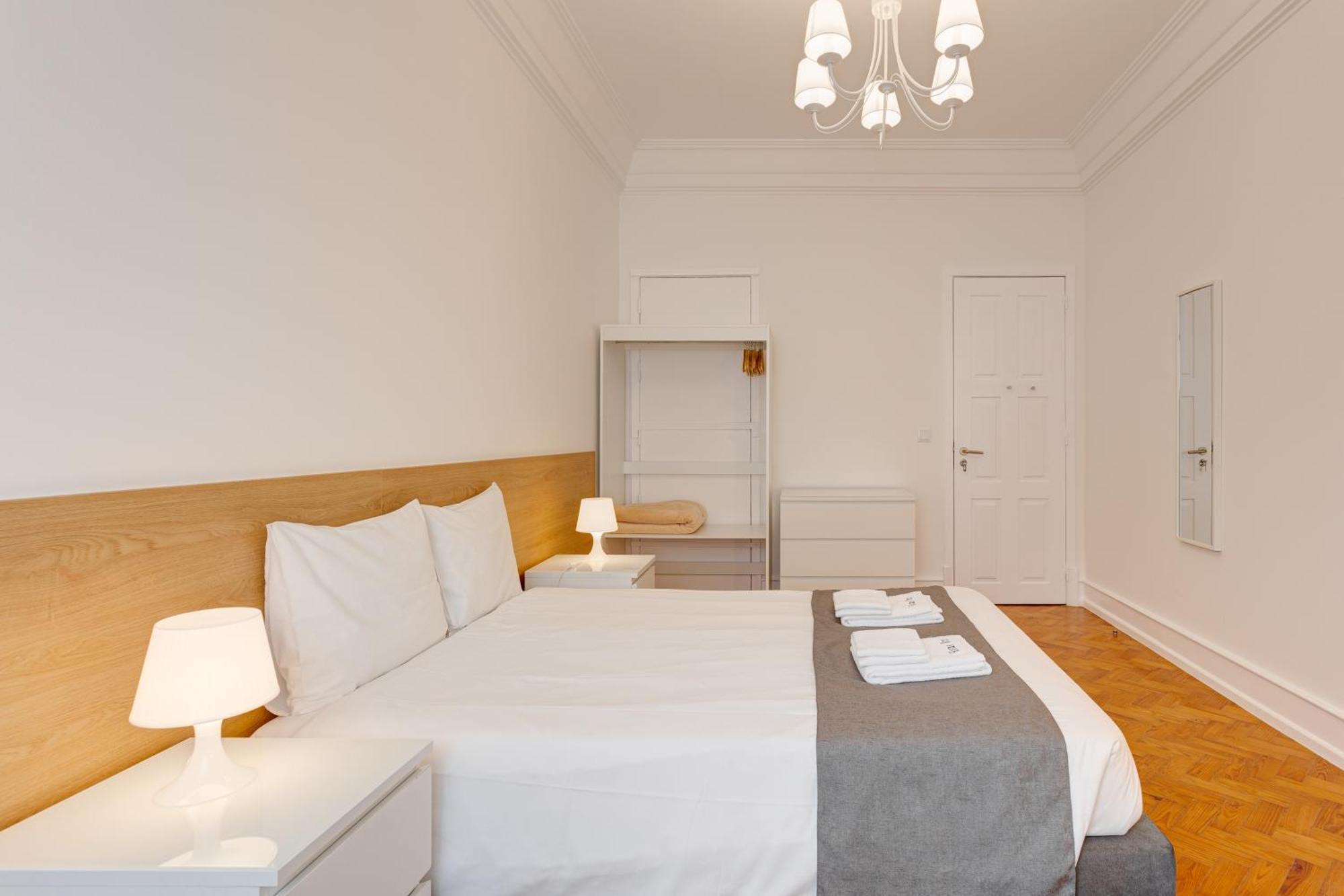 Apartment Home Out Rooms & Apartments *