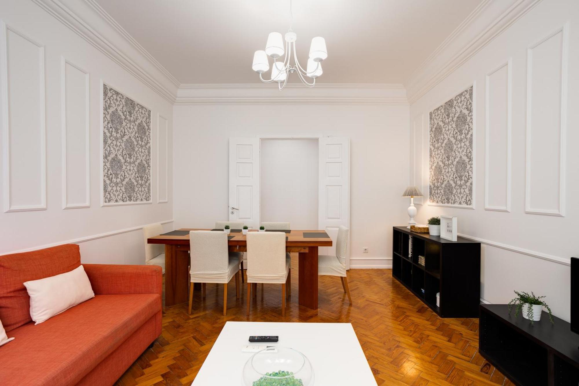 Apartment Home Out Rooms & Apartments *