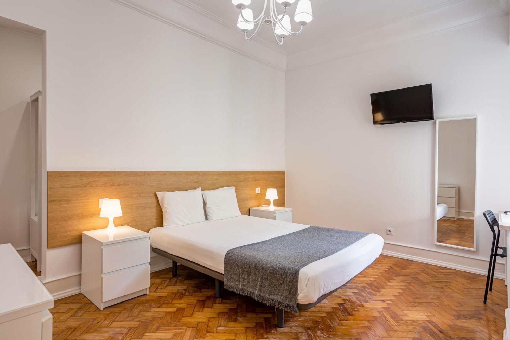 Apartment Home Out Rooms & Apartments *