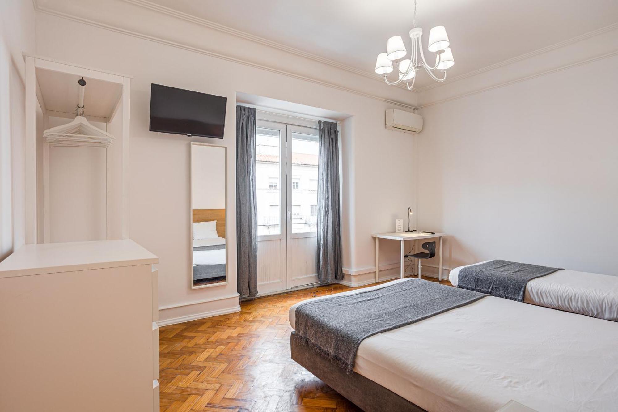 Home Out Rooms & Apartments *