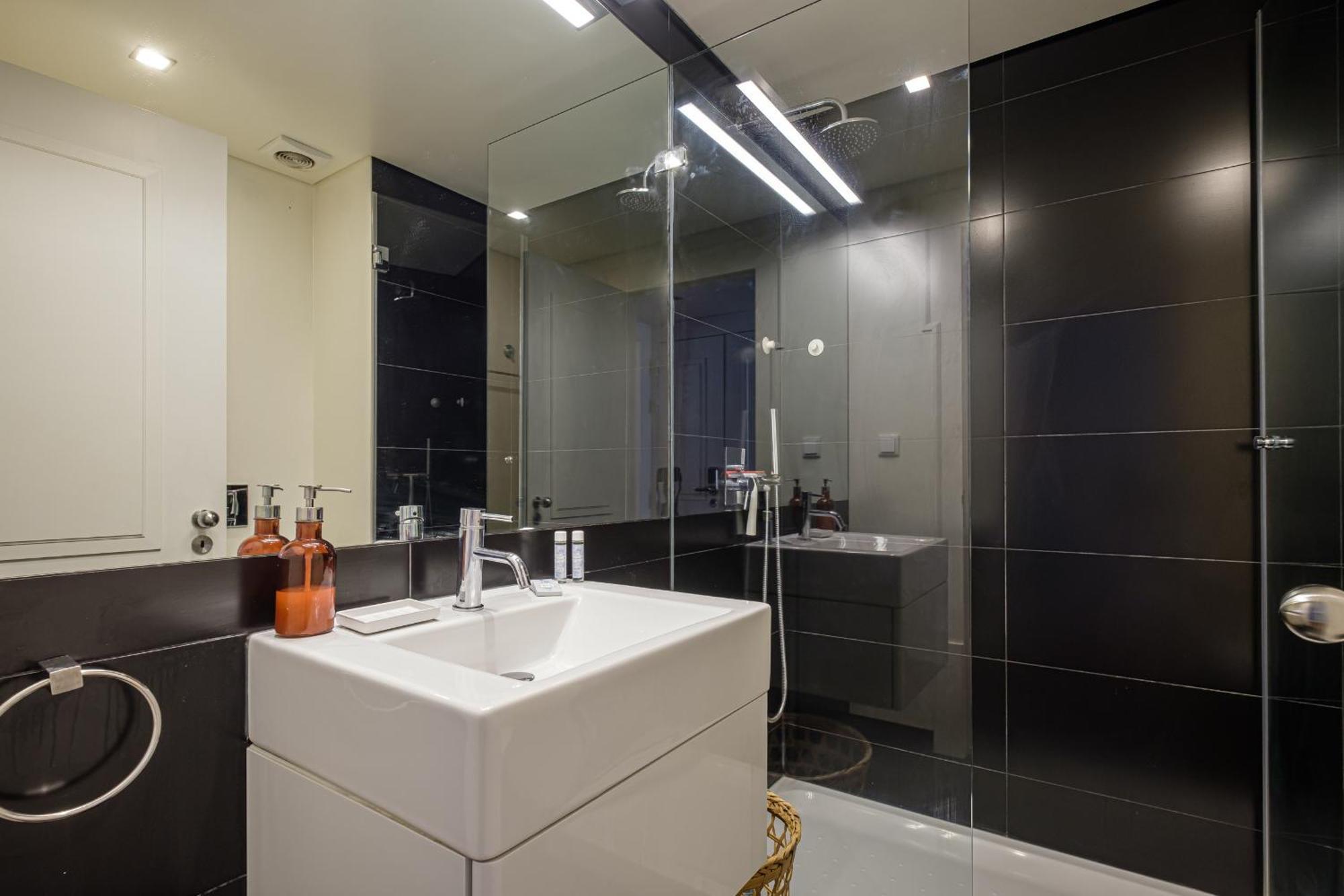 Nomad's Downtown - 3bdr S Juliao Appartement