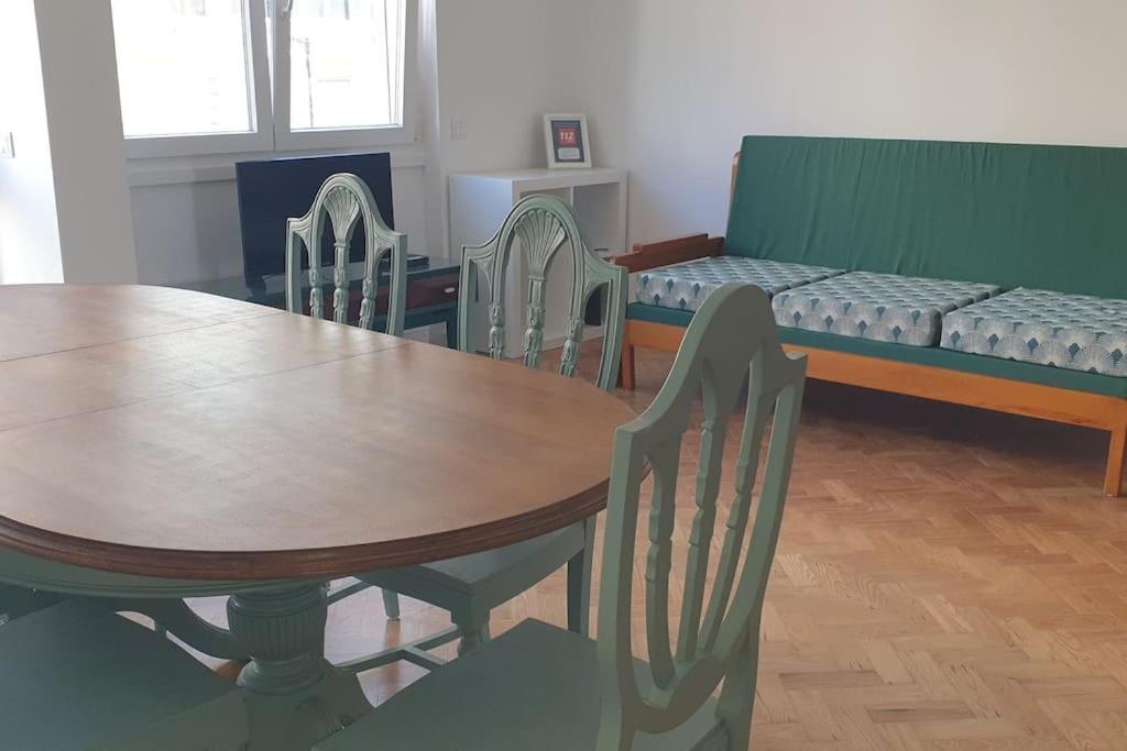 5min Walk To Subway & 10min Drive To Airport Appartement