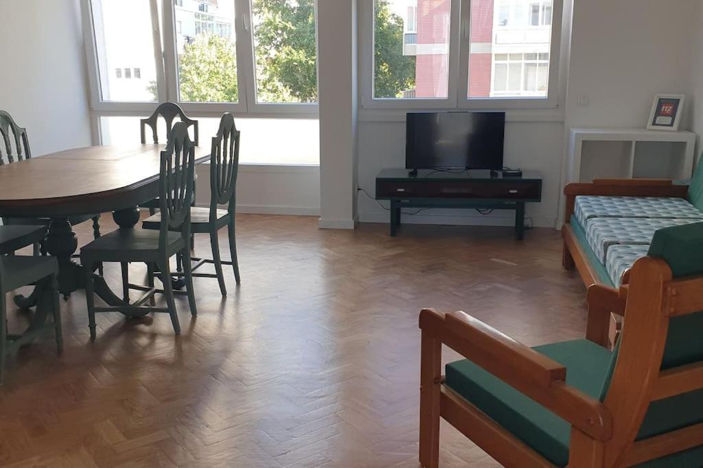 5min Walk To Subway & 10min Drive To Airport Appartement