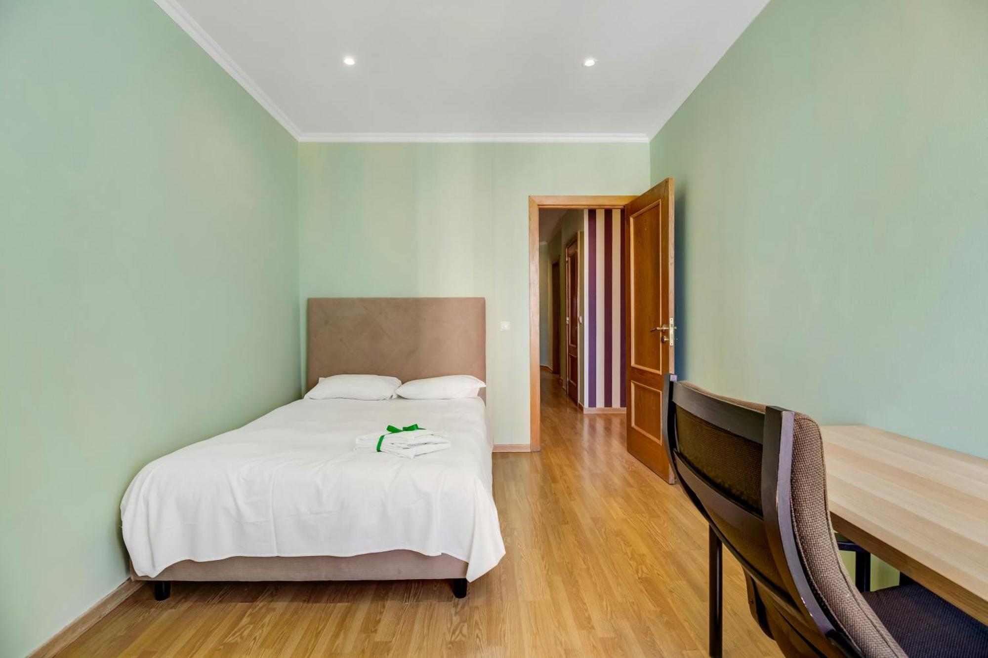 Spacious In Lisbon's Historic Centre 65 M² Parking Appartement