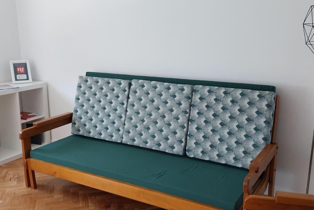 5min Walk To Subway & 10min Drive To Airport Lissabon