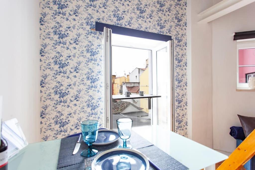 Apartamento Alfama I, Eco-penthouse With View & French Balcony