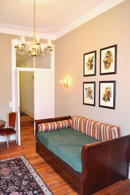 Space And Tradition In Appartement Lisboa