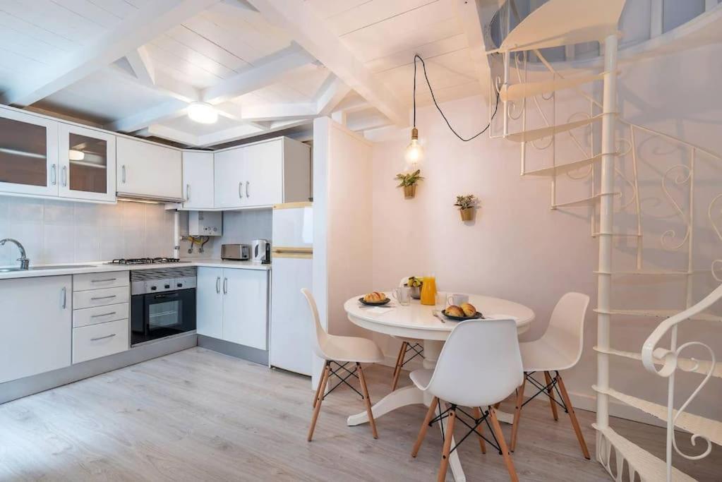 Duplex Lx Factory 2 Bedroom - Patio - Free Parking Lisboa