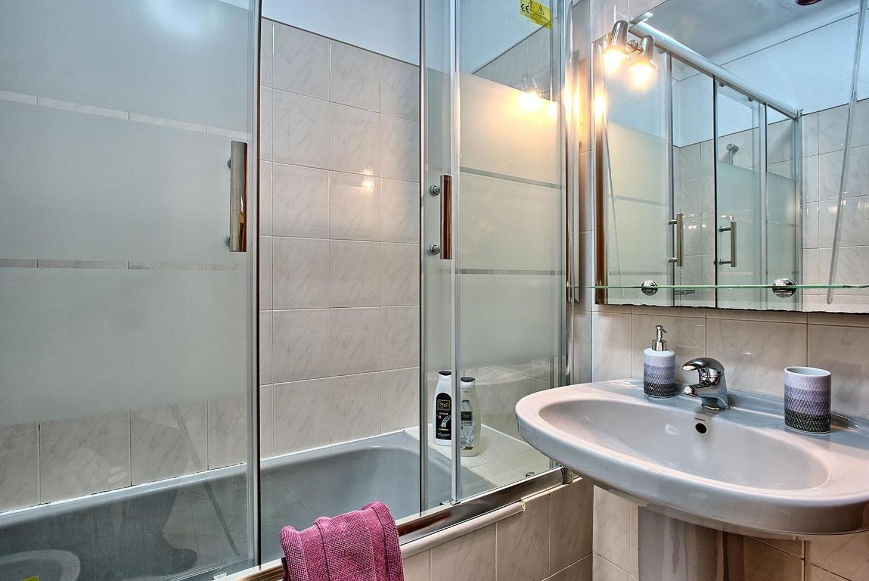 Studio Fuer 7 Personen Und 1 Kind In Moscavide, Regio De Costa De Lisboa