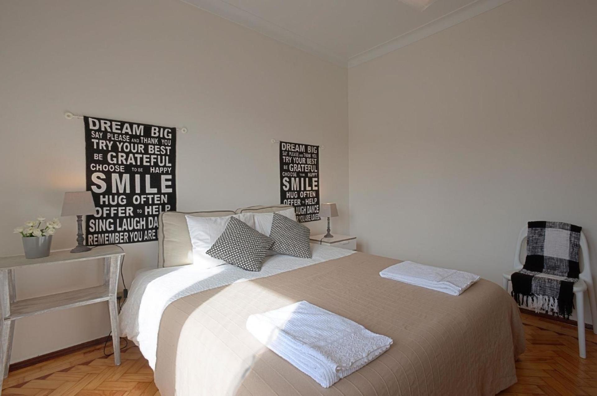Fuer 19 Personen Und 1 Kind In Lissabon, Regio De Costa De - B58256 * Lisboa