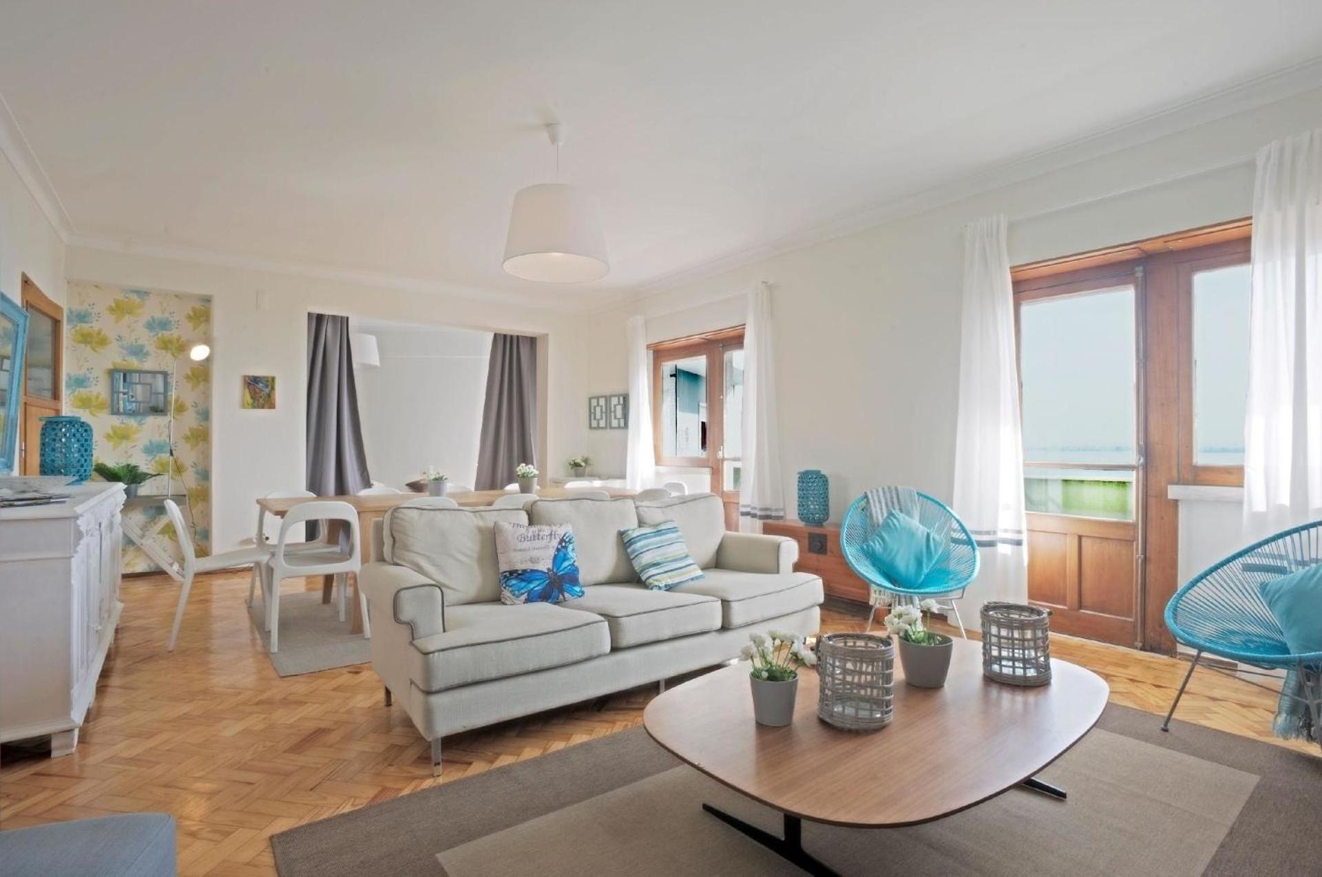Fuer 19 Personen Und 1 Kind In Lissabon, Regio De Costa De - B58256 Appartement