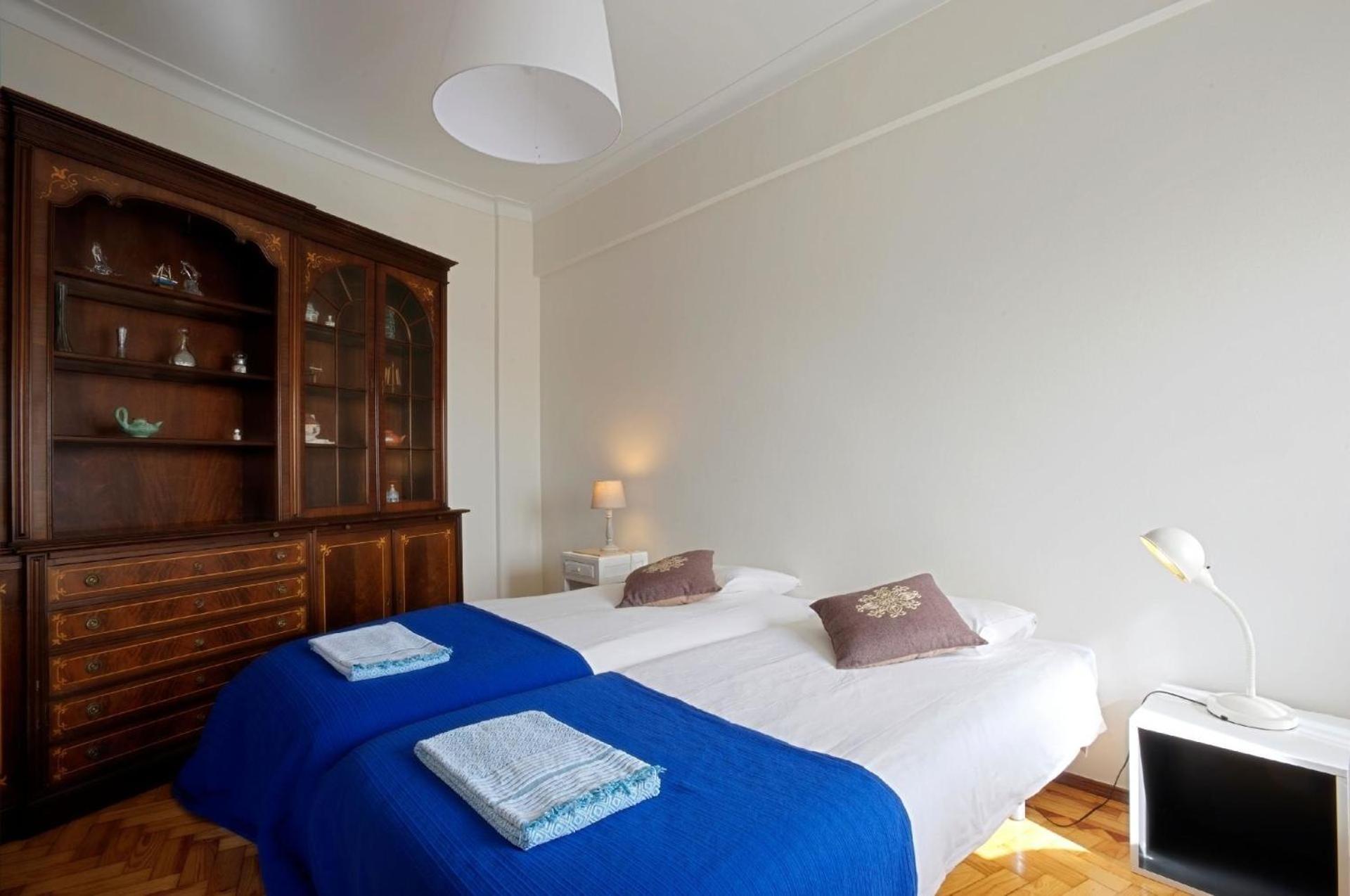 Appartement Fuer 19 Personen Und 1 Kind In Lissabon, Regio De Costa De - B58256