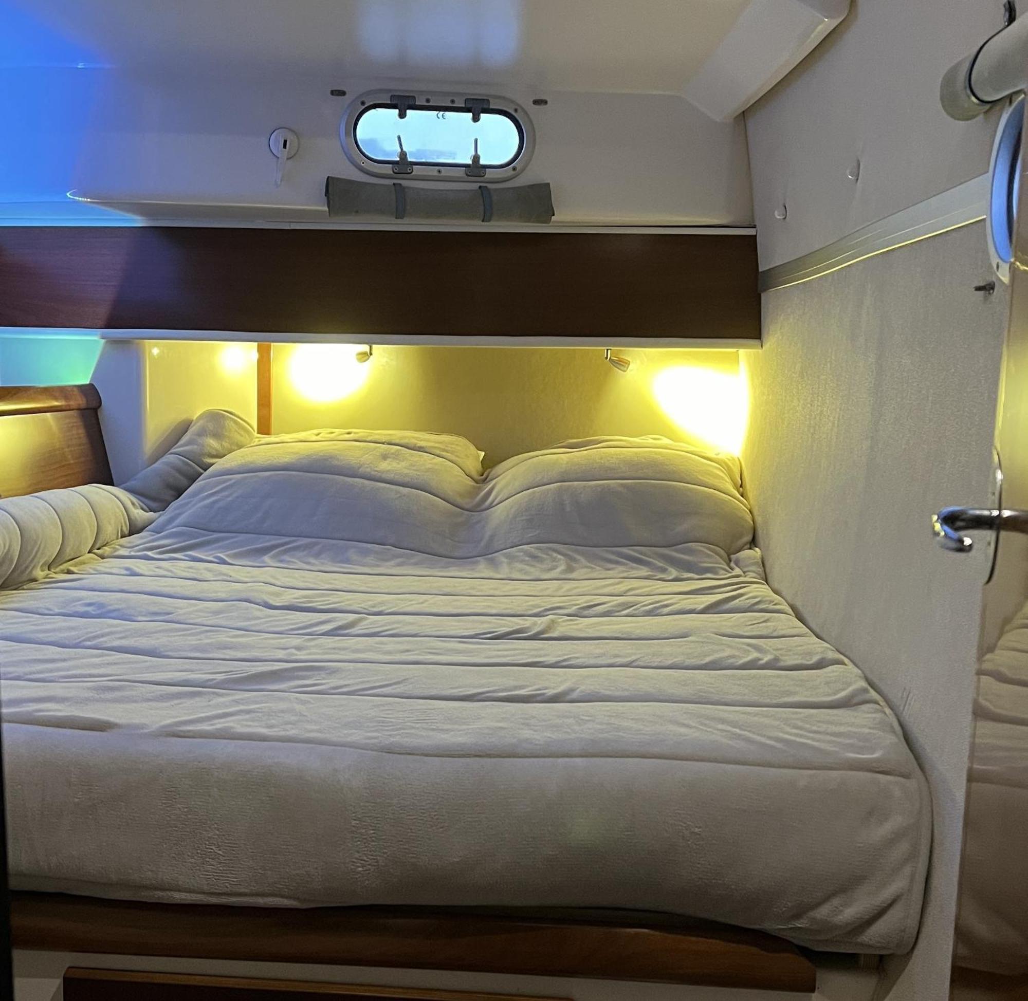 Bateau-hôtel Catamaran Corto Maltese Iii