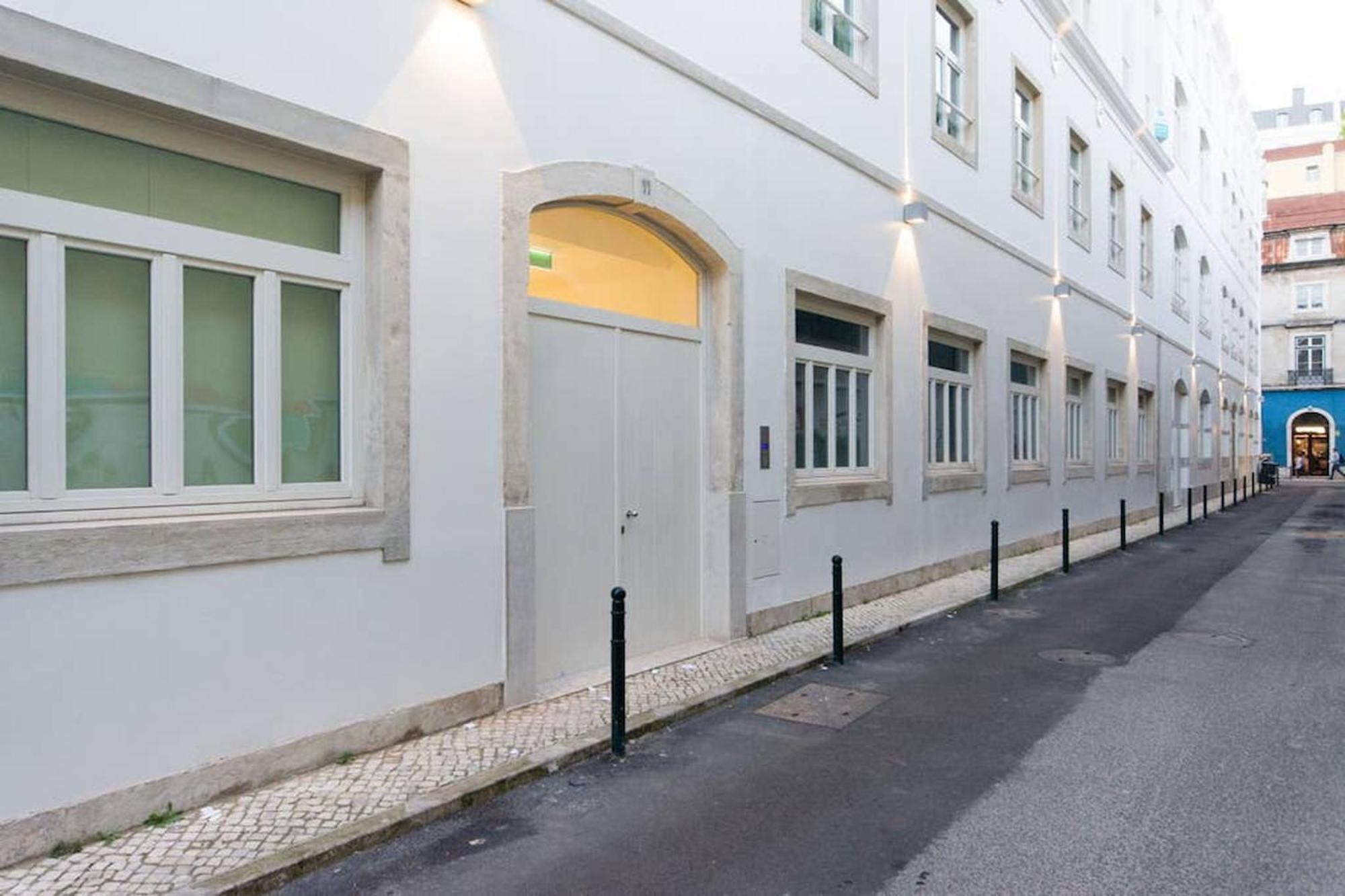 Wave Of Light In By Innkeeper Lisboa