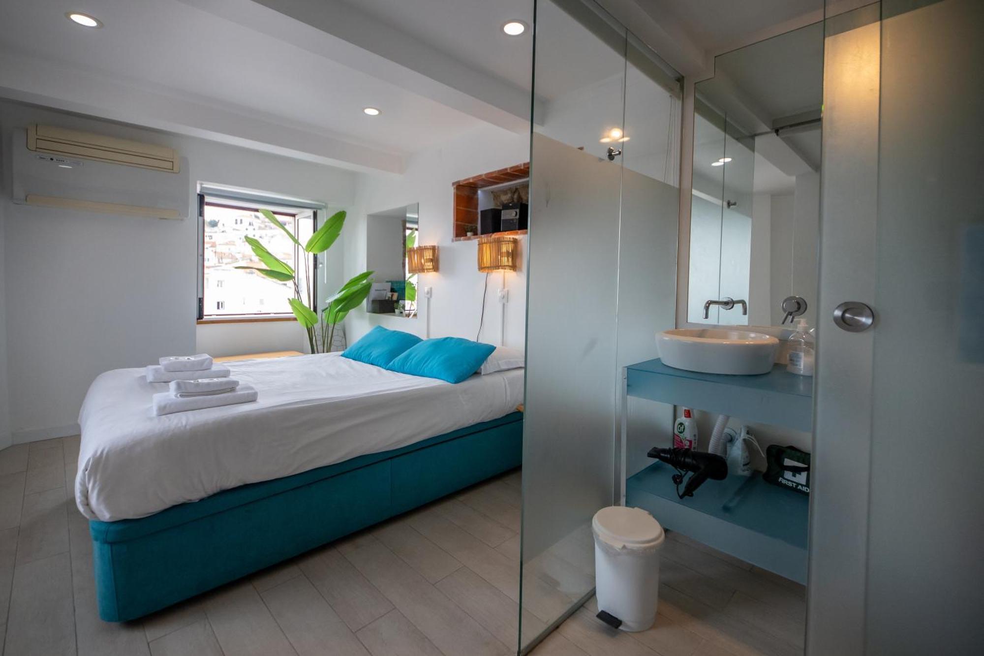 Stunning River View In Historic Alfama Apartment