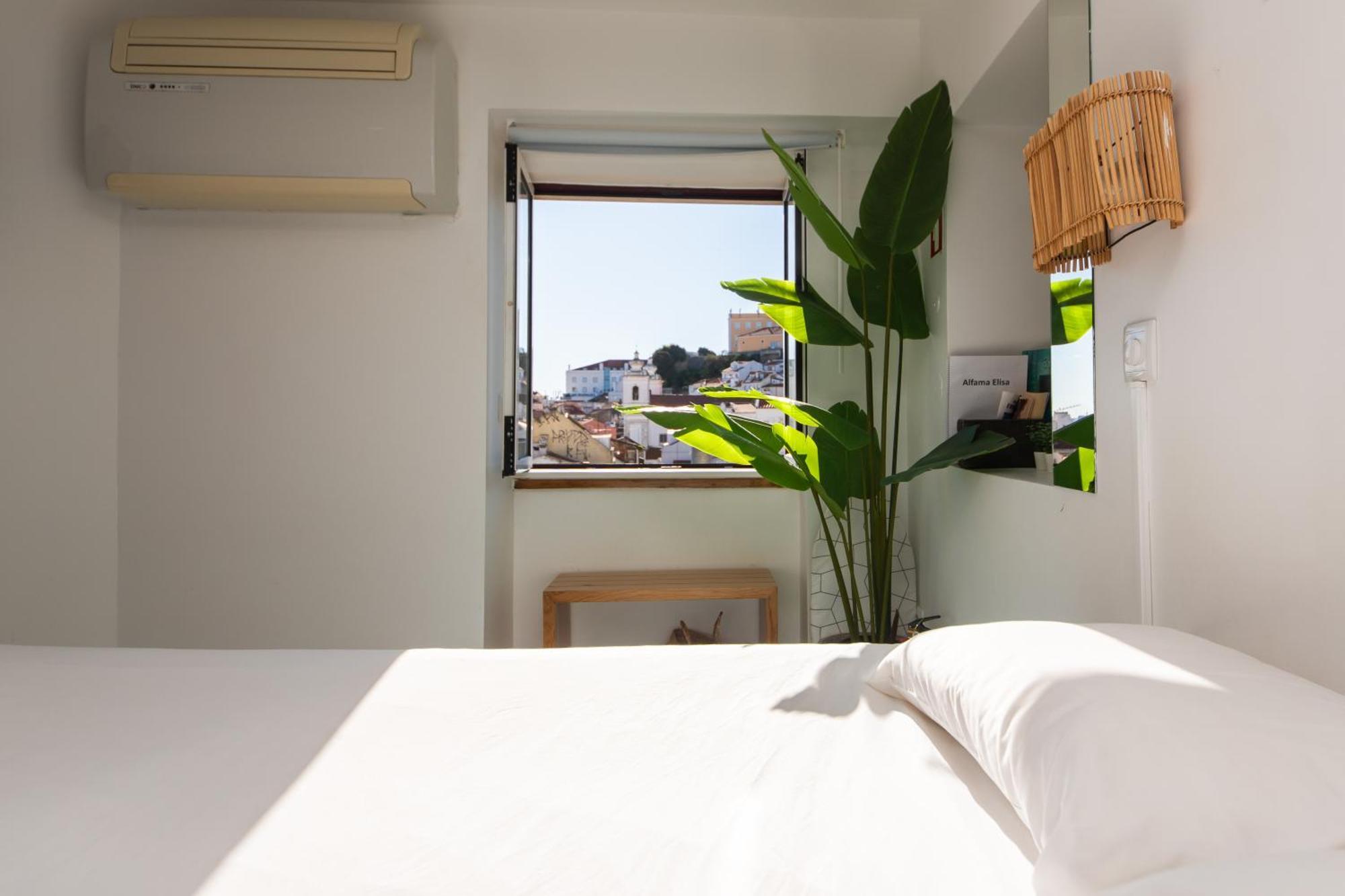 Stunning River View In Historic Alfama Apartment