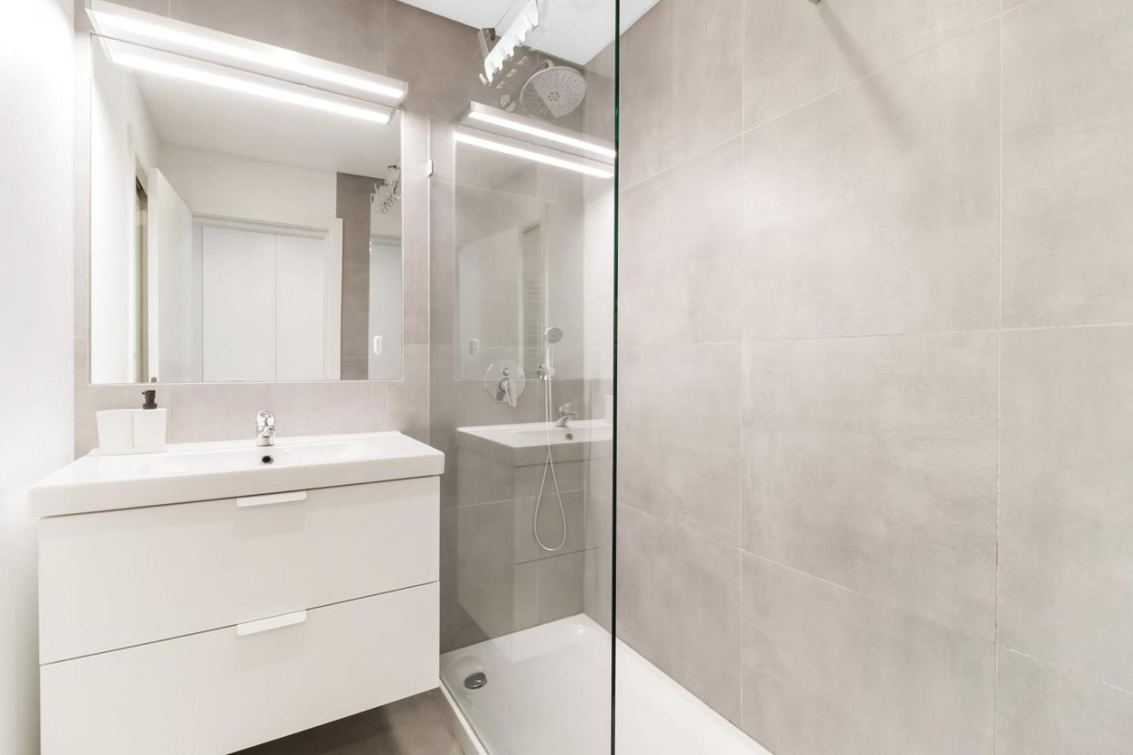 Appartement New 2br Praca Flores Ac | By Airnest Lisboa