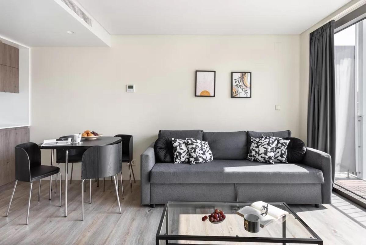 Amazing Central Studio With Balcony & Gym 1