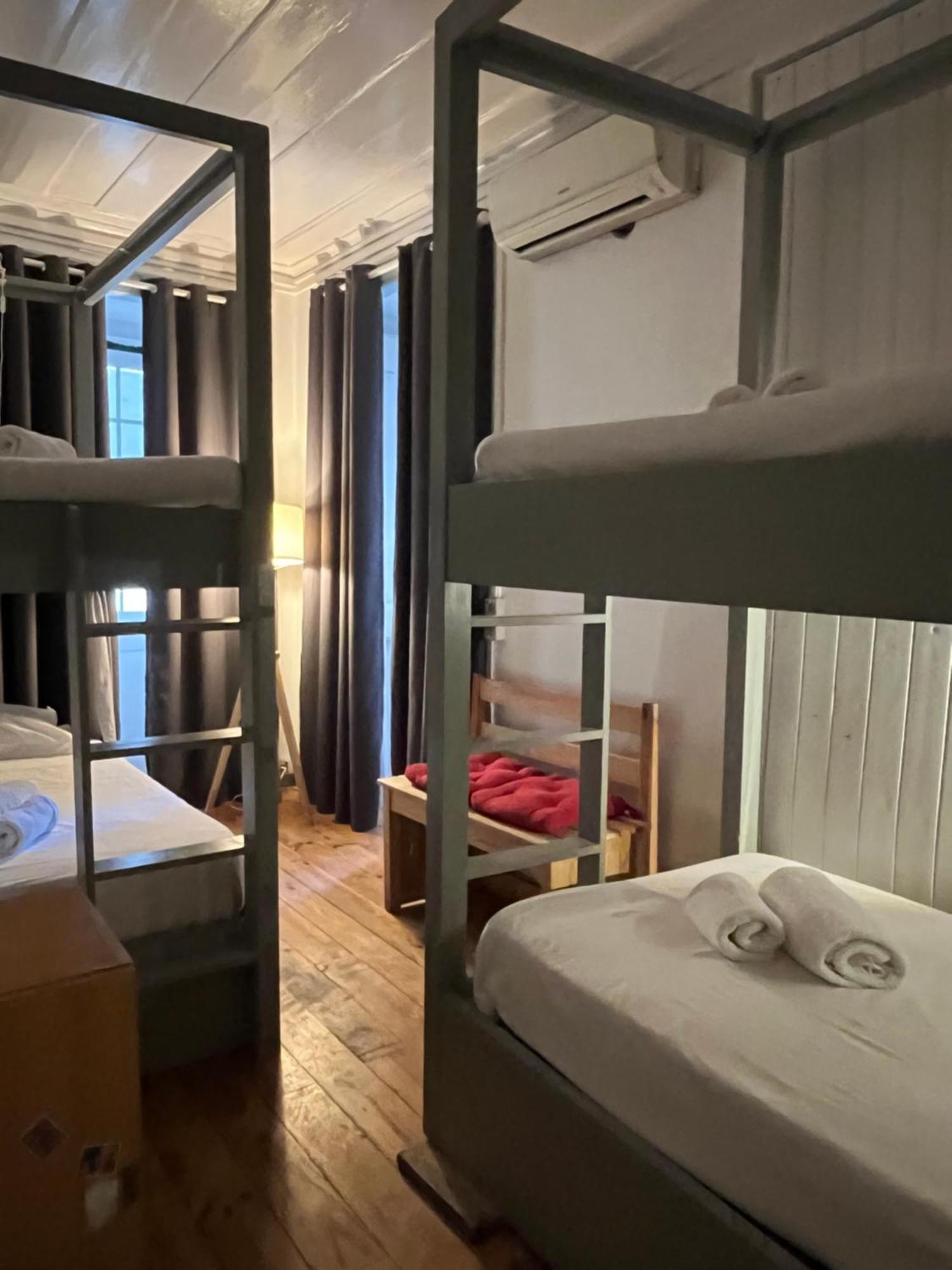 Alface Hall & Bar Hostel *