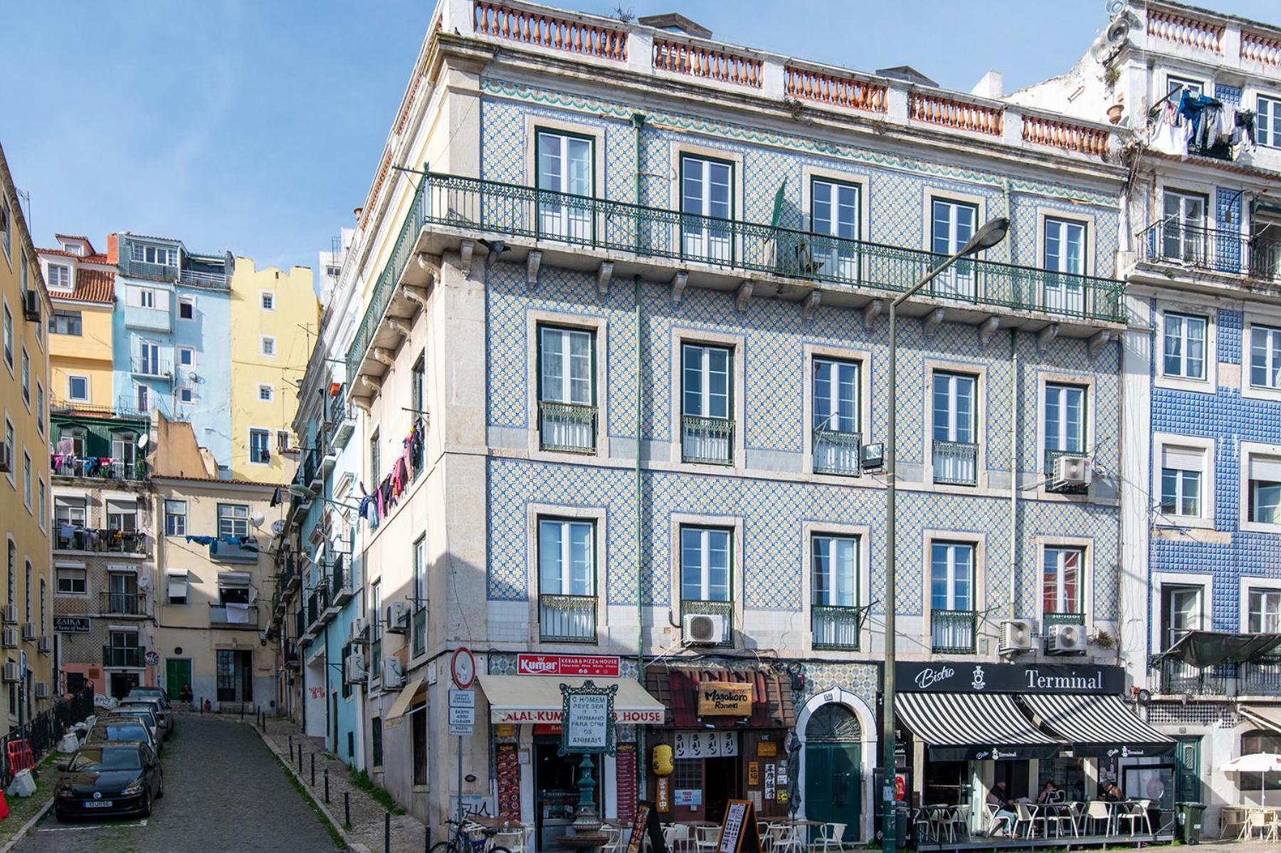 Very Sunny With Large Balcony 3rd Floor