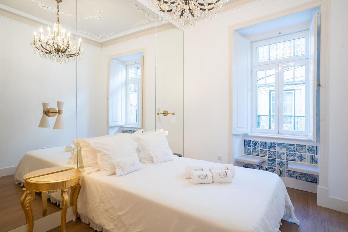Baroque With Patio Portuguese Soul Bica Tram 4p Appartement *