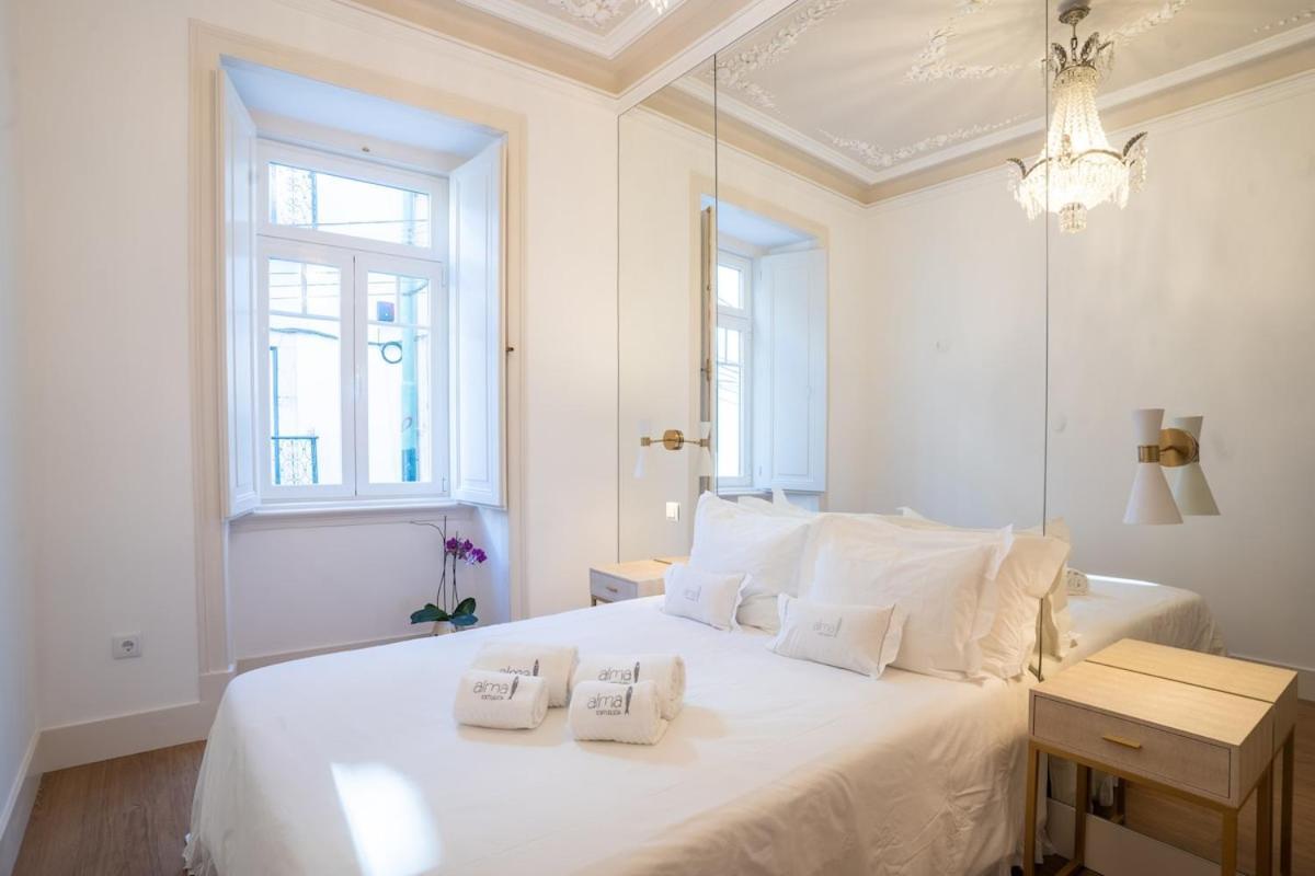 Baroque With Patio Portuguese Soul Bica Tram 4p Appartement